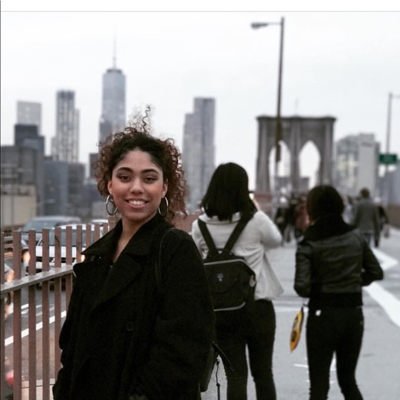 Meet your Posher, Evelyn Julia - Picture 6 of 7